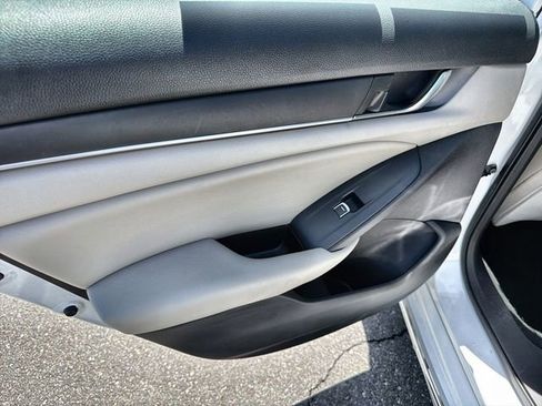 Used 2020 Honda Accord EX image 24