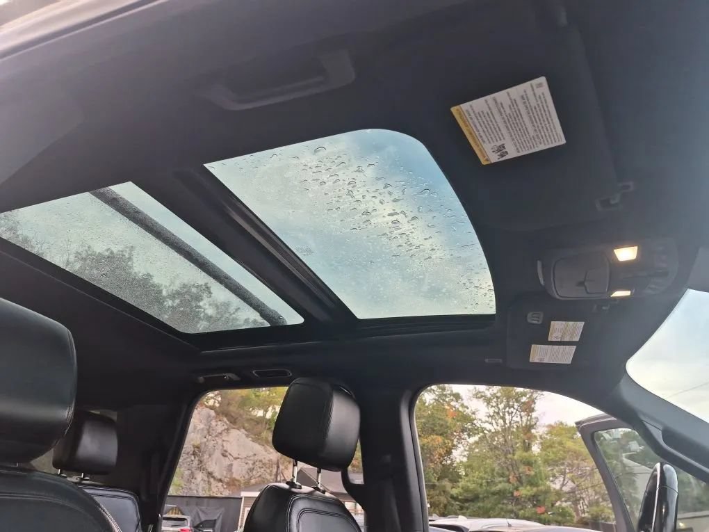 Used 2018 Ford Expedition Limited w/ Equipment Group 301A AWD/4WD image 19