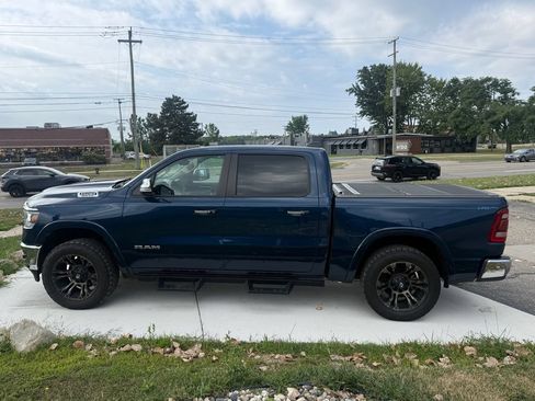 Used 2021 RAM 1500 Laramie AWD/4WD image 9