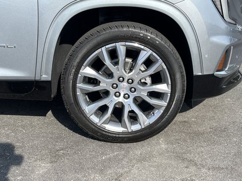 Used 2025 GMC Acadia Denali w/ Super Cruise Package FWD image 13