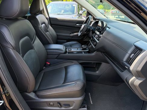 Used 2023 Nissan Pathfinder SL AWD/4WD image 10