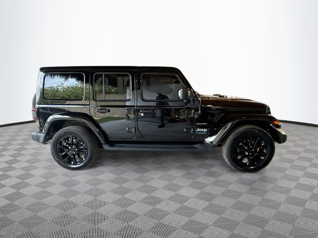 Used 2022 Jeep Wrangler Unlimited Sahara w/ Cold Weather Group AWD/4WD image 5