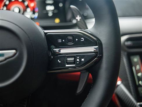 Used 2025 Aston Martin Vanquish RWD image 24