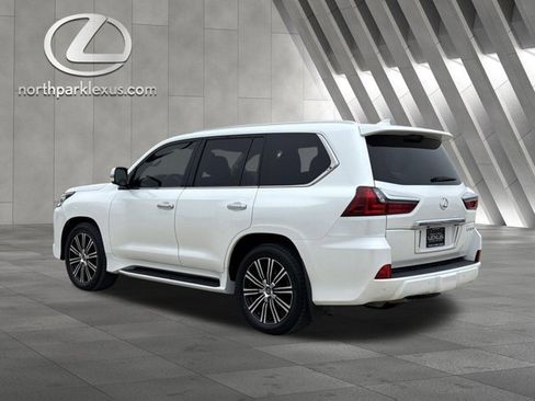 Used 2019 Lexus LX 570 4WD w/ Luxury Package image 2