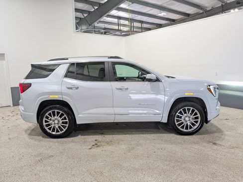 Used 2026 GMC Terrain Denali AWD/4WD image 2