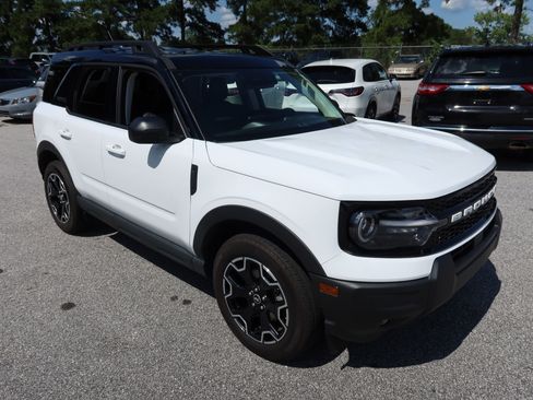 Used 2025 Ford Bronco Sport Outer Banks AWD/4WD image 2