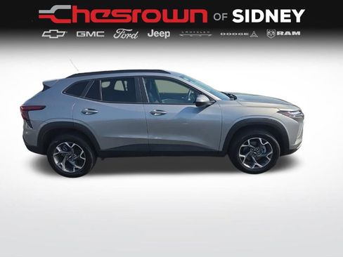 Used 2024 Chevrolet Trax LT w/ Driver Confidence Package FWD image 4