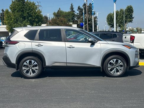 Used 2023 Nissan Rogue SV FWD image 8