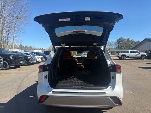 Used 2022 Toyota Highlander Platinum AWD/4WD image 52