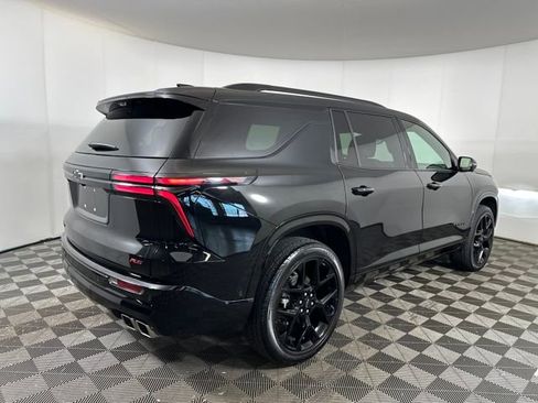 Used 2024 Chevrolet Traverse RS image 3