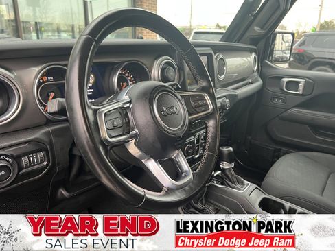 Used 2020 Jeep Wrangler Unlimited Sahara image 12