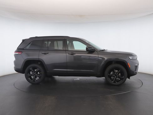 New 2026 Jeep Grand Cherokee Limited w/ Limited Altitude Package image 20