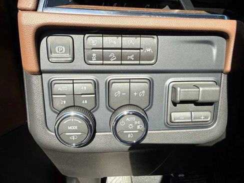 Used 2026 Chevrolet Tahoe High Country AWD/4WD image 16