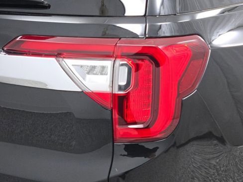 Used 2023 GMC Acadia SLE image 13