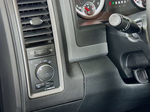 Used 2017 RAM 1500 Express w/ Express Value Package AWD/4WD image 10