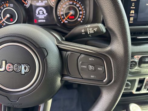 Used 2024 Jeep Gladiator Sport image 32