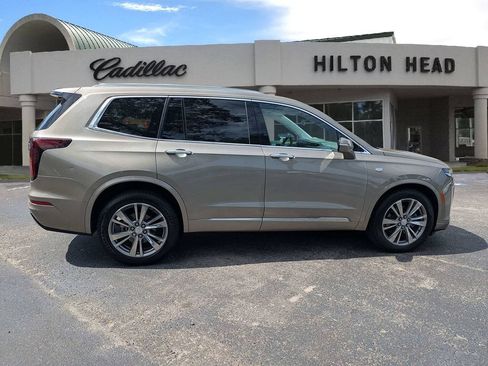 Used 2022 Cadillac XT6 Premium Luxury w/ Technology Package AWD/4WD image 7
