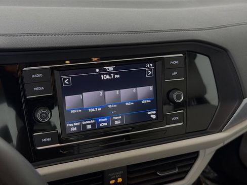 Used 2022 Volkswagen Jetta SE FWD image 15