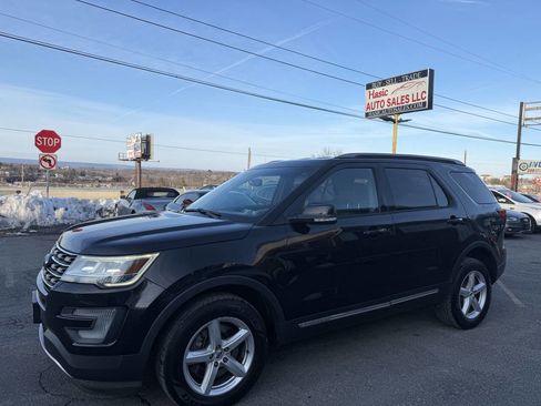 Used 2016 Ford Explorer XLT w/ Equipment Group 202A image 2