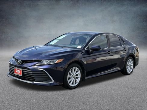 Used 2021 Toyota Camry LE image 8