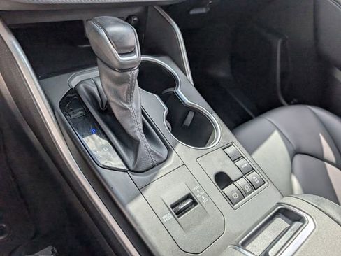 Used 2024 Toyota Highlander XLE image 31