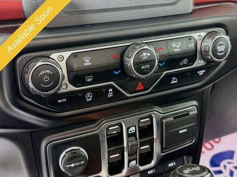 Used 2021 Jeep Wrangler Unlimited Rubicon AWD/4WD image 15