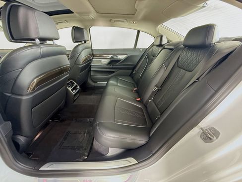 Certified 2022 BMW 750i xDrive image 26