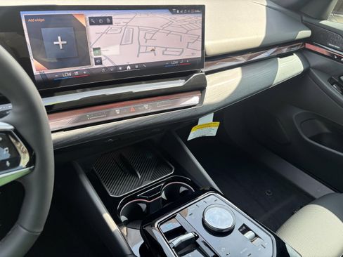 New 2026 BMW i5 eDrive40 w/ Premium Package RWD image 13