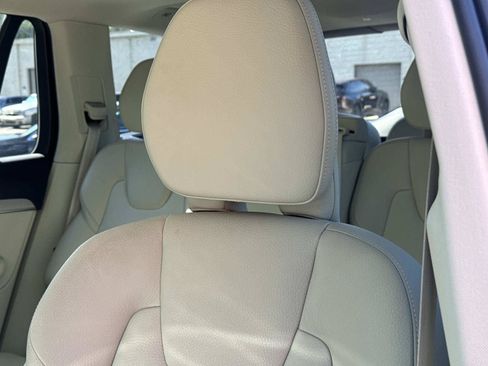 Used 2022 Volvo XC90 T5 Momentum w/ Protection Package Premier FWD image 14