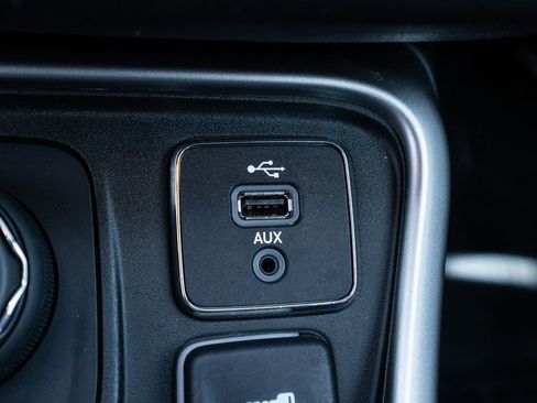 Used 2018 Jeep Compass Latitude w/ Popular Equipment Group image 32