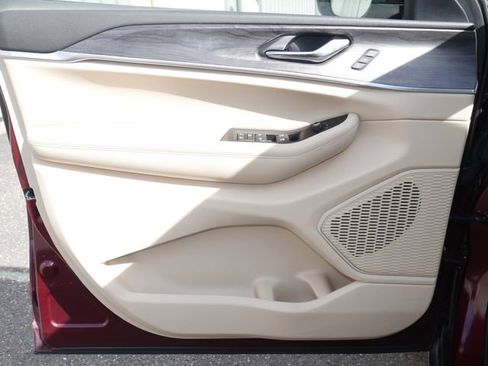 Used 2024 Jeep Grand Cherokee Limited w/ Luxury Tech Group II AWD/4WD image 14