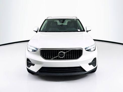 Used 2025 Volvo XC40 B5 Core AWD/4WD image 2