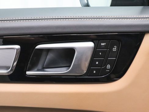 Used 2022 Porsche Cayenne Turbo image 14