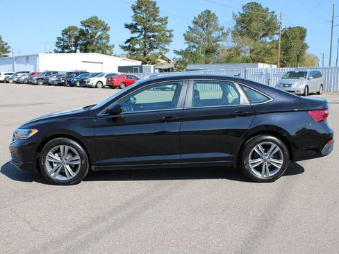 Used 2024 Volkswagen Jetta SE w/ Panoramic Sunroof Package FWD image 3