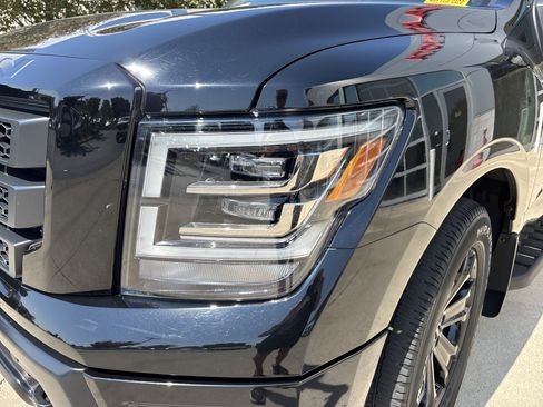 Used 2023 Nissan Titan SV w/ SV Convenience Package RWD image 11
