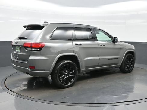 Used 2020 Jeep Grand Cherokee Altitude AWD/4WD image 8
