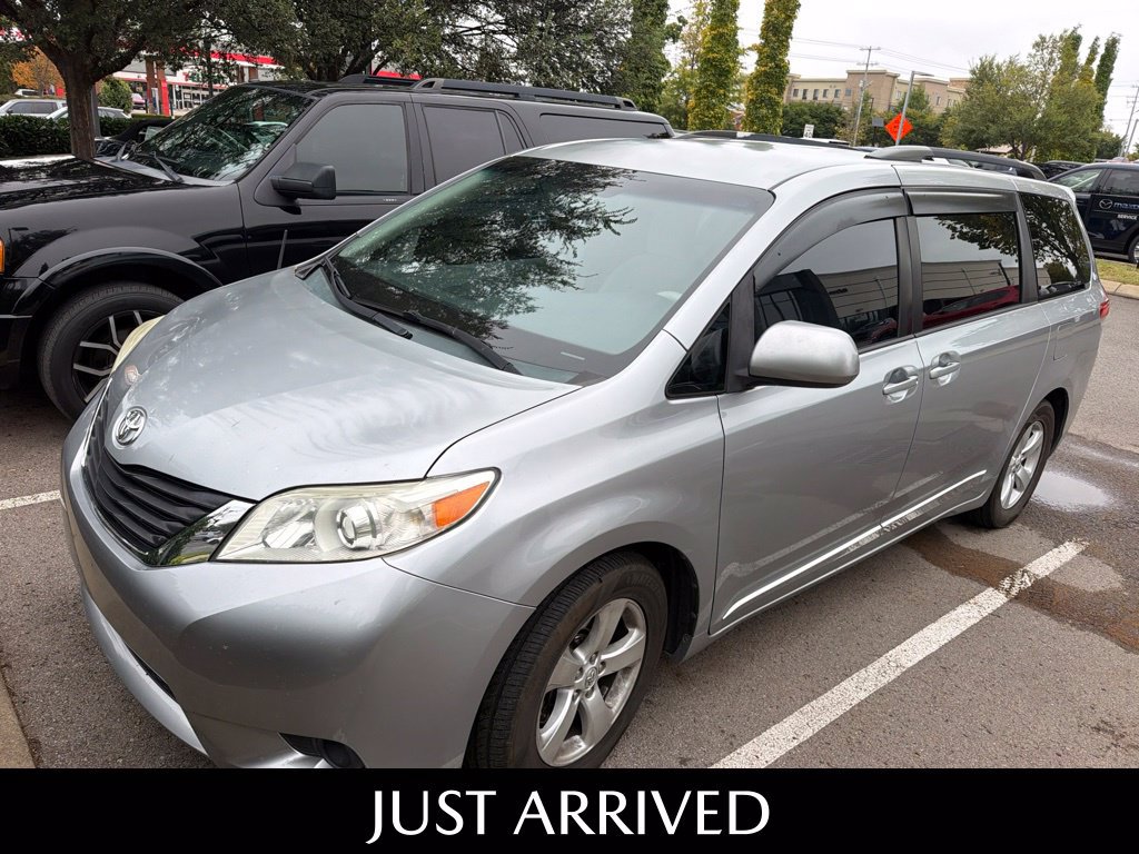 Used 2013 Toyota Sienna LE FWD image 1
