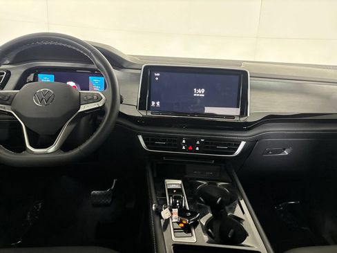 Used 2024 Volkswagen Atlas Cross Sport SE w/ Panoramic Sunroof Package FWD image 24