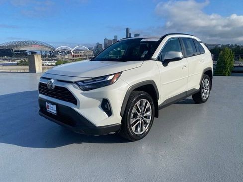 Certified 2022 Toyota RAV4 XLE Premium AWD/4WD image 7