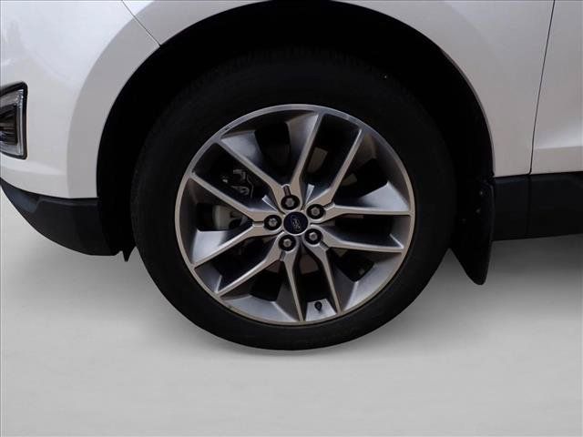 Used 2017 Ford Edge Titanium w/ Equipment Group 301A FWD image 11