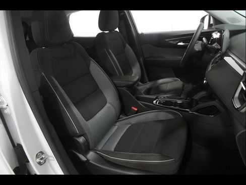 Used 2024 Chevrolet TrailBlazer LT FWD image 17