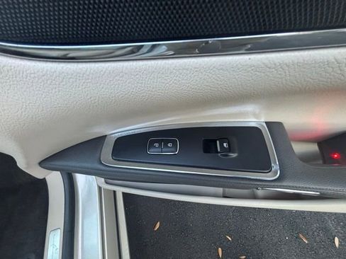 Used 2017 Lincoln Continental Premiere image 14