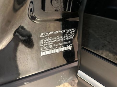 Used 2025 Mercedes-Benz GLB 250 image 33