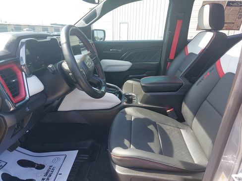 Used 2025 GMC Canyon AT4 w/ AT4X Package image 12