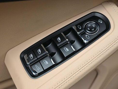 Certified 2026 Porsche Macan AWD/4WD image 19