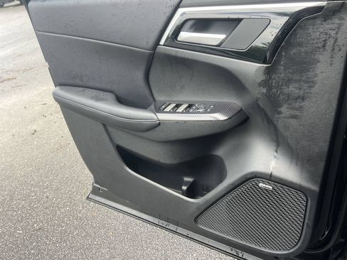 Used 2025 Mitsubishi Outlander SE FWD image 11