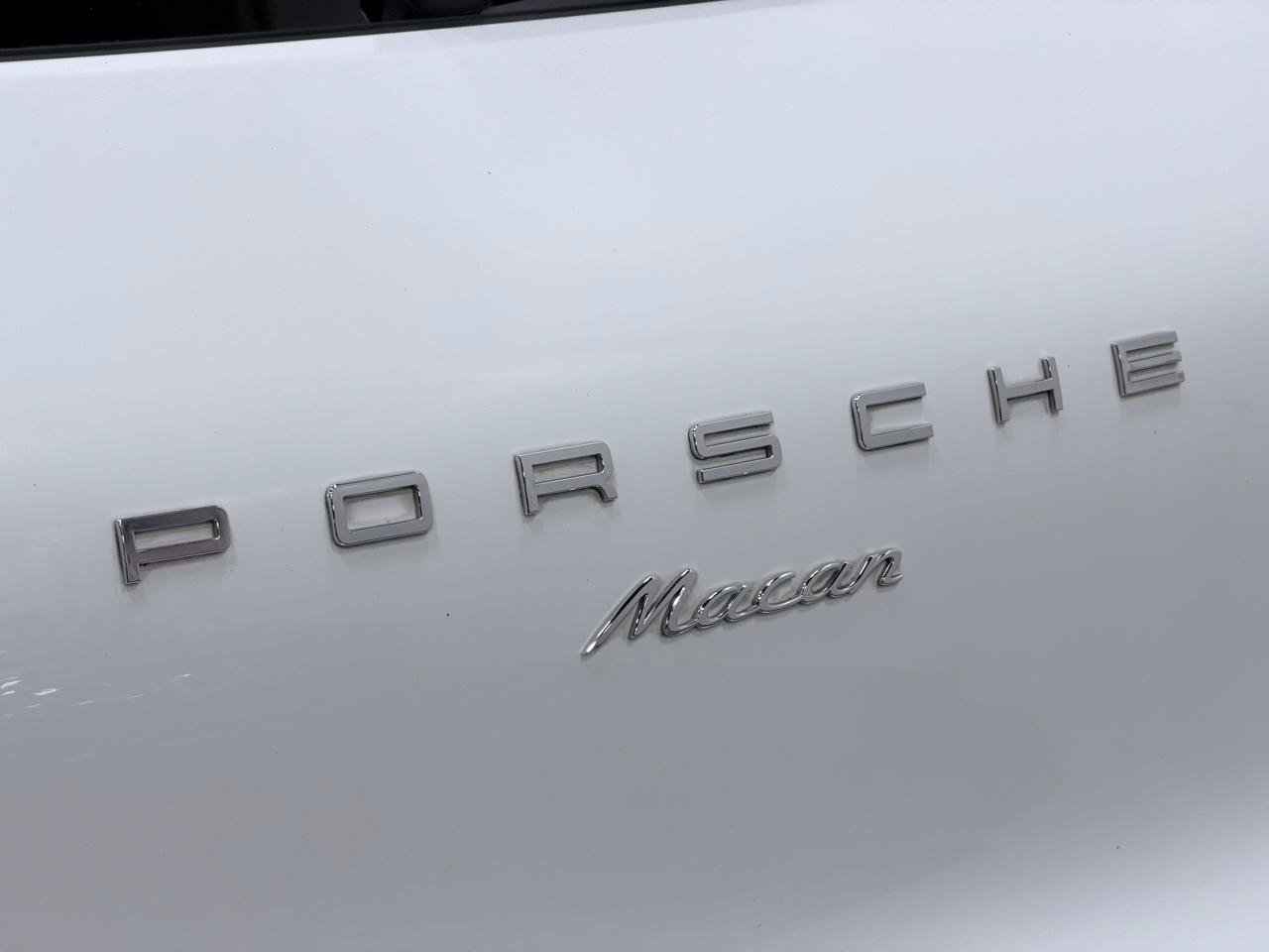 Used 2018 Porsche Macan AWD/4WD image 23
