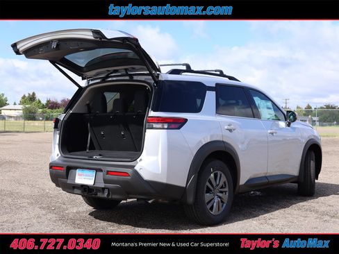 New 2025 Nissan Pathfinder SV w/ SV Premium Package image 35