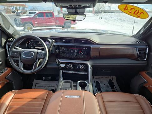 Used 2024 GMC Sierra 2500 Denali Ultimate image 3