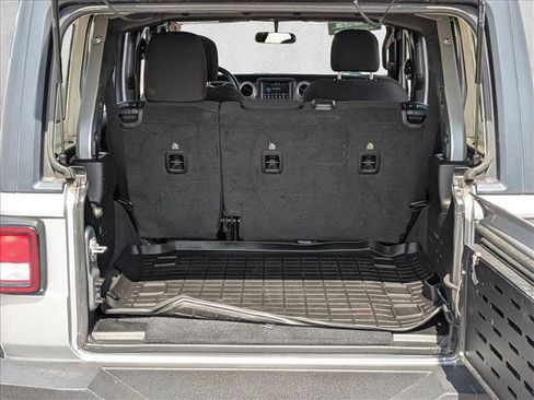 Used 2020 Jeep Wrangler Unlimited Sahara AWD/4WD image 6